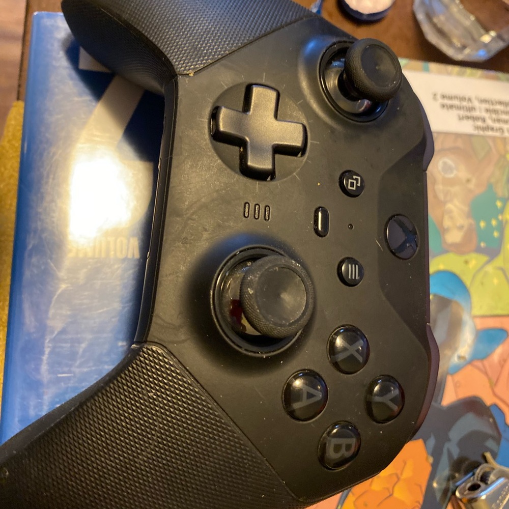 Xbox pro elite 2 controller plus Xbox one standard controller